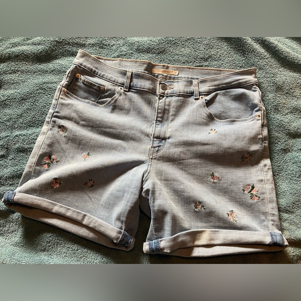 Denim/ Jean Shorts with Flowers Levi Strauss & Co. Size 31 Excellent Condition